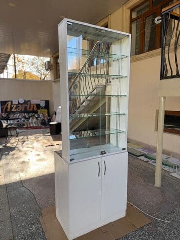 künc rəf: Şüşəli dolab vitrini — 2