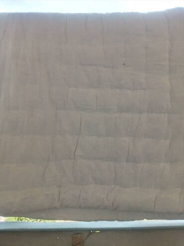ədyal: Təzə təkadamlıq yun yorğan.Qiymət birinə aiddir.Ölçüsü215×145 sm — 1
