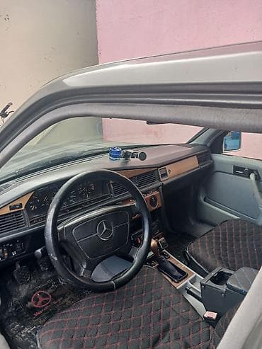 Mercedes-Benz 190 (W201): 2 l | 1992 il Sedan