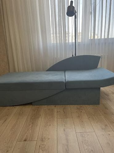 Divanlar: Mavi rəngdə kompakt divan‑çarpayı - Transformasiya: Asanlıqla açılıb — 4