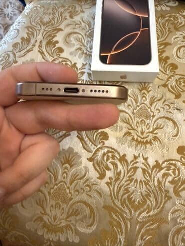 iphone se 2020 almaq: IPhone 16 Pro, 128 GB, Qızılı, Simsiz şarj — 4
