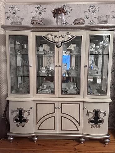 ev saati: Qonaq otağı üçün klassik üslubda mebel dəsti. Dəstə böyük güzgülü — 2