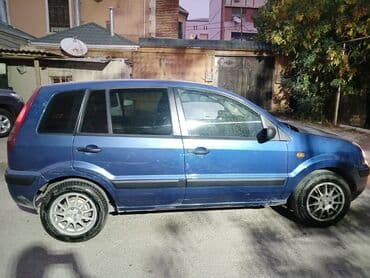 gəncə avtomobil zavodu: Ford Fiesta, mavi rəng, 5 qapılı həcmli hatchback. Nömrə: 99-VG-982 — 4