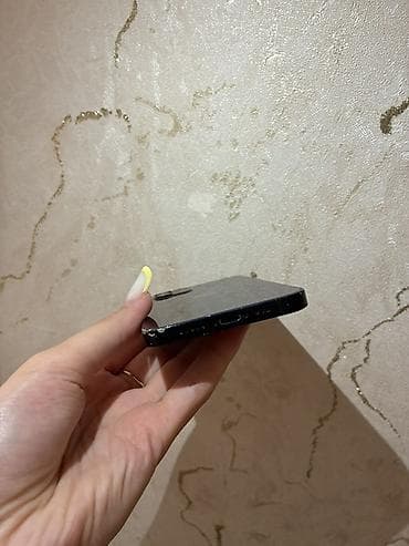 IPhone 12, Qara — 3