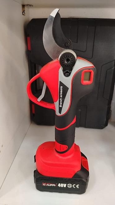 step deke: Akkumulyatorlu budama qayçısı – 48V - Güclü litium-ion akkumulyator — 1