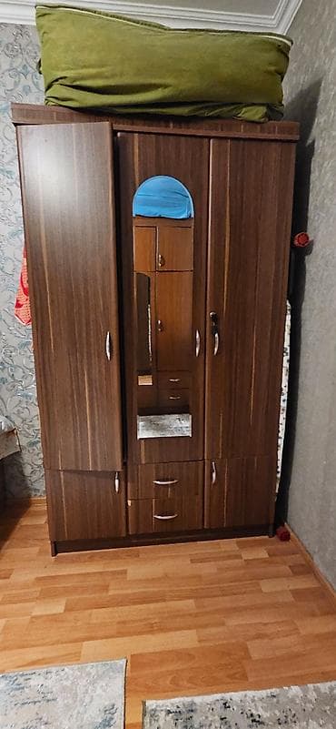 paltar dolabı: Yaxsi veziyyetdedir. Hundurluk 206 sm, eni 120 sm, derinliyi 46 sm — 4