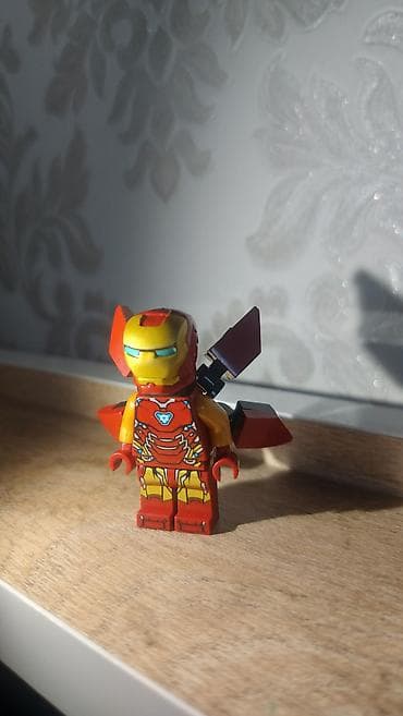LEGO üslubunda Iron Man minifiquru - Detallı çap: sinə hissəsində — 1