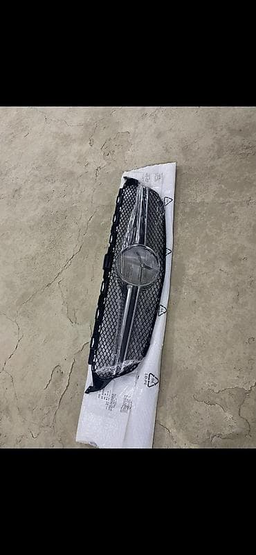 Mercedes-Benz ön radiator barmaqlığı