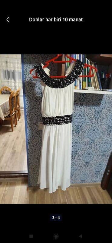 almaniyada saat neçədir: Qadın geyimləri və bir kişi T-shirtü - Qara kişi T-shirtü: üzərində — 2