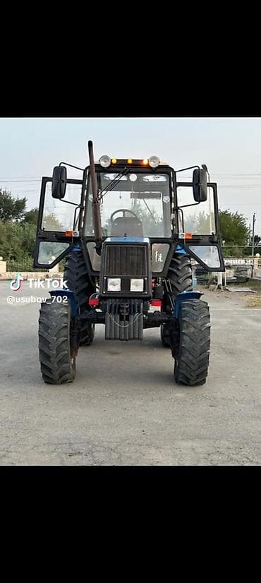 Belarus MTZ-82 traktoru - Güclü dizel mühərrik, ön çəkişli quruluş -