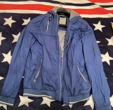 Pencəklər: 10 manata mavi rəngdə gödəkçə satılır. 
Razmer : L — 1