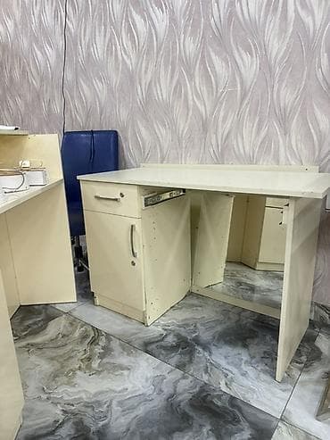 ofis stol: Açıq krem rəngdə iş masasi dirnag stolu - Material: laminat/MDF tipli — 1