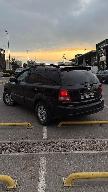 muravey satiwi: Kia Sorento – qara rəngdə, tam ölçülü SUV - Korpus: 5 qapılı, qara — 4