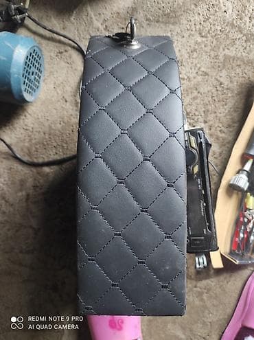 Avtomobil mərkəzi qol dayağı (armrest) və daxilində maqnitola yuvası