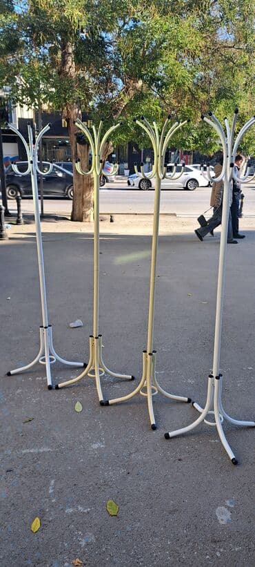 вешалки настенные в прихожую дорогие: Bu müstəqil paltar asılqanı evdə, ofisdə və ya qəbul otağında — 2