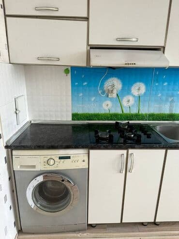 7 ci mikrorayon yeni tikili: Razin,Bakıxanov Ticarət mərkəzinin yanında Rahat marketin üstündə — 8