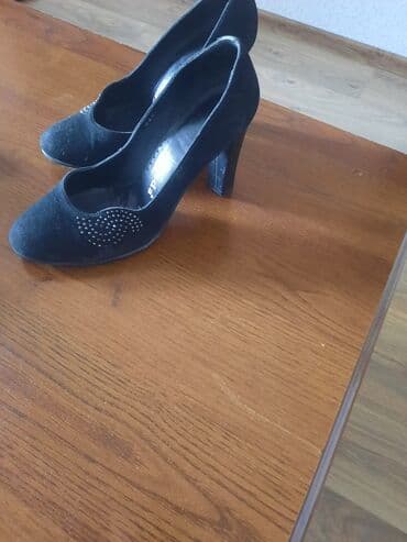 4xl nece razmerdi: Tuflilər, Burberry, Ölçü: 38, rəng - Qara, İşlənmiş — 1