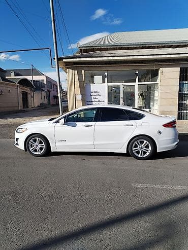sorento oturacagi: Ford Fusion Hybrid sedan - Rəng: Ağ - Kuzov: Sedan, 4 qapı - Güc — 6