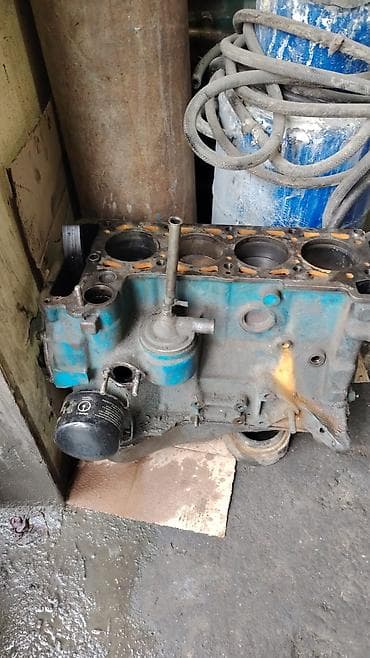 kuza vaz: Mühərrik bloku – 4 silindrli, döküm gövdə - Tam mühərrik bloku — 1