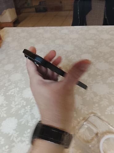 su suzen aparat: 128 GB, Qara — 2