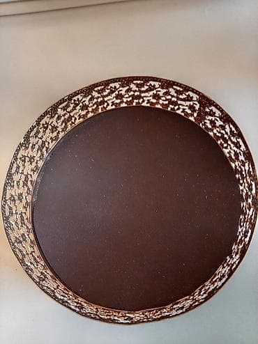 kamin pec: Qızılı rəngdə metalkəsim şirniyyat/qənnadı qabı (qapaqlı) - Material — 1