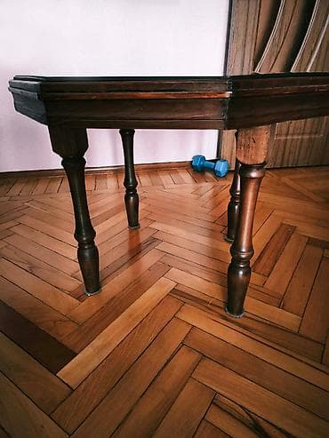 nerj stol: Səkkizguşəli salon masası.Təbii ağacdan hazırlanıb.Əl işidir. Üst — 3