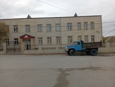 xacmaz torpaq bazarında: 3 sot, Tikinti — 10