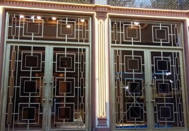 Metal dekorativ giriş qapıları və vitrajlı pəncərə sistemləri -