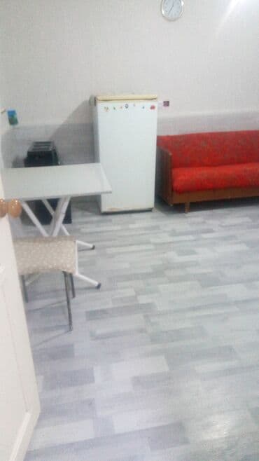 Ev 20 ci sahe Dünya marketden yuxari texminen 10-15 deg yoldur. Temiz — 8