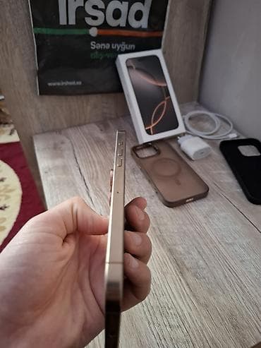 iphone 13 tap az: IPhone 15 Pro, Natural Titanium, Face ID — 3