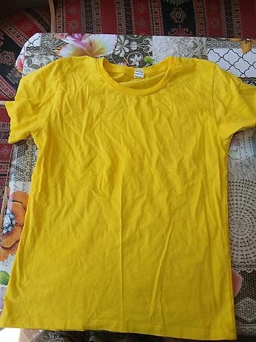 Parlaq sarı rəngdə unisex T‑shirt - Klassik dairəvi yaxalıq, qısa qol
