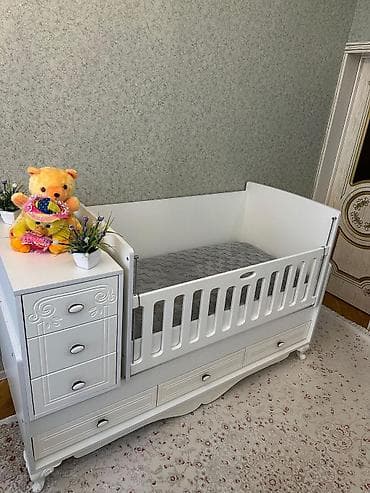 Oğlan və qız üçün, Dördbucaq, Beşik, Dəstsiz, Matras ilə, Yellənmə mexanizmsiz