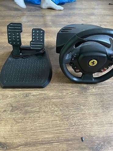 Рулевая часть: Thrustmaster Ferrari yarış sükanı və pedallar dəsti - İki hissədən — 1