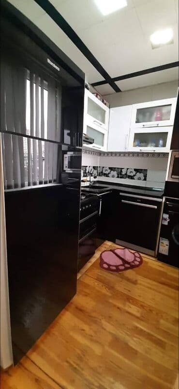 Mənzil kirayə verilir. Ecemide metroya 15 metr mesafede 4 otaq 1 i