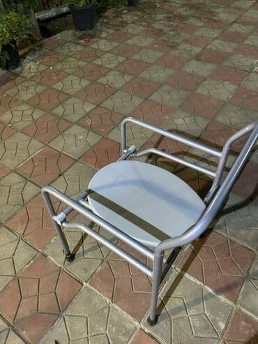 Tibbi avadanlıq: Daşınan komod kreslosu (tualet stulu) YENi - Metall karkaslı, möhkəm — 2