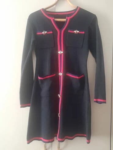 ağ kostyum: Qadın üçün qaşlı köynək xs razmerdir. Razmerlər elanda qeyd olunub — 9