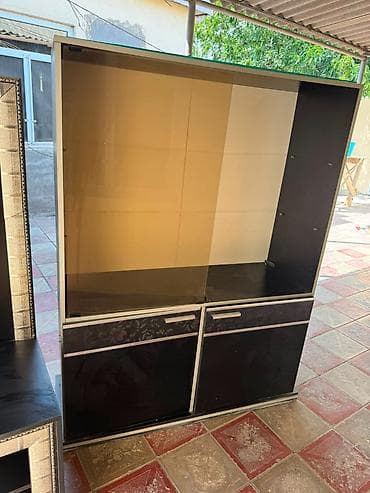 Мебель: Qorka ve Tv altliqi ikisi burlikde 60azn Qorkabin bir qapısı sınıb — 2