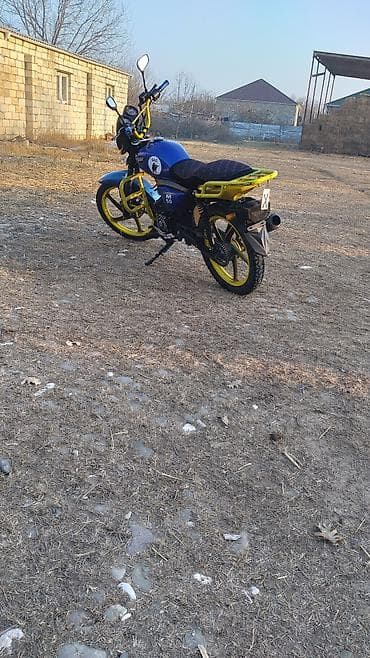 qaz 24 masin: Moped/motosiklet – “M50” seriyası, mavi rəngdə, sarı aksesuarlarla — 6