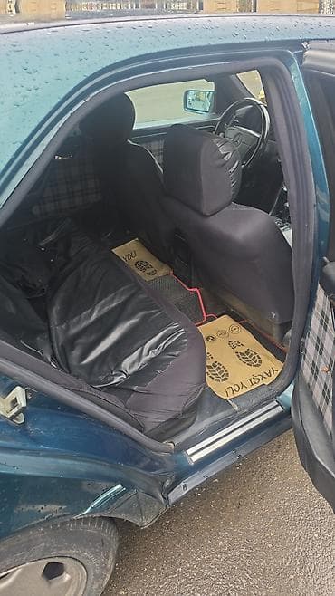 bmw e 39: Mercedes-Benz C-Class C180 sedan - Kuzov: sedan, yaşıl rəng - Model — 6