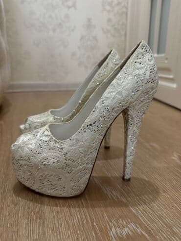 Cox hundur olduqu ucun satilir, toya geyinilib, hec bir problemi