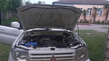 mitsubishi pajero satilir: Mitsubishi Pajero iO, ağ rəngli, 3 qapılı kompakt SUV. Xarici: - Ağ — 5