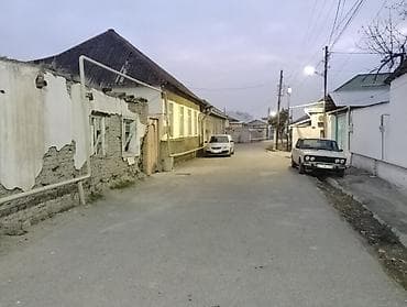 Ev Göyçay rayon təzə bazara 3 dəqiqəlik yurume mesafesinde yerləşir