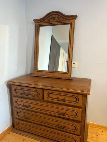 işlenmiş şkaf: İşlənmiş, Güzgülü, Rumıniya — 1