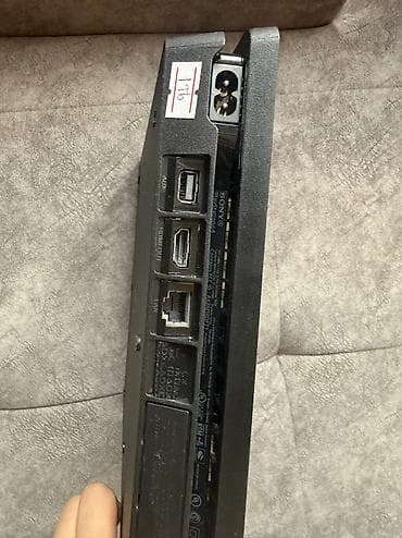 oyun diskleri: Sony PlayStation 4 Slim oyun konsolu Xüsusiyyətlər: - Model: PS4 Slim — 2