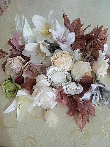 gül puketi: Böyük dekorativ süni gül dəsti - Çeşid: güllər və yarpaqların qarışıq — 1