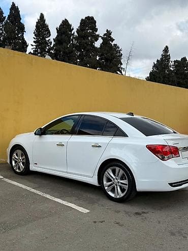maşın nol altı: Chevrolet Cruze: 1.4 l | 2015 il 198000 km Sedan — 4