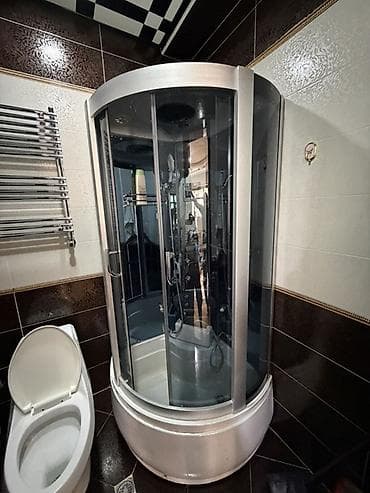 Hidromassajlı duş kabini – künc tipli, yarımdairəvi. Xüsusiyyətlər: - — 2