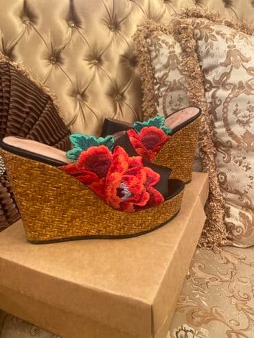 Basanoşka və səndəllər: Qadın ayaqqabıları – 2 model bir yerdə 1) Qırmızı stilettolar - — 4