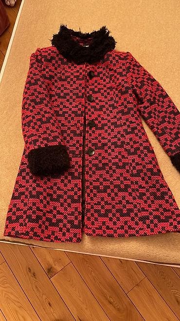 Panco 11-12 yas usaq paltosu. Ela veziyyetdedir