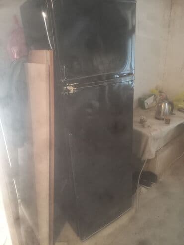 İki qapılı soyuducu - Rəng: qara - Üst kamera: dondurucu bölməsi